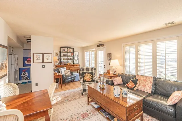 $2,800 | 432 Humphrey Street, Unit 9, Swampscott, MA 01907