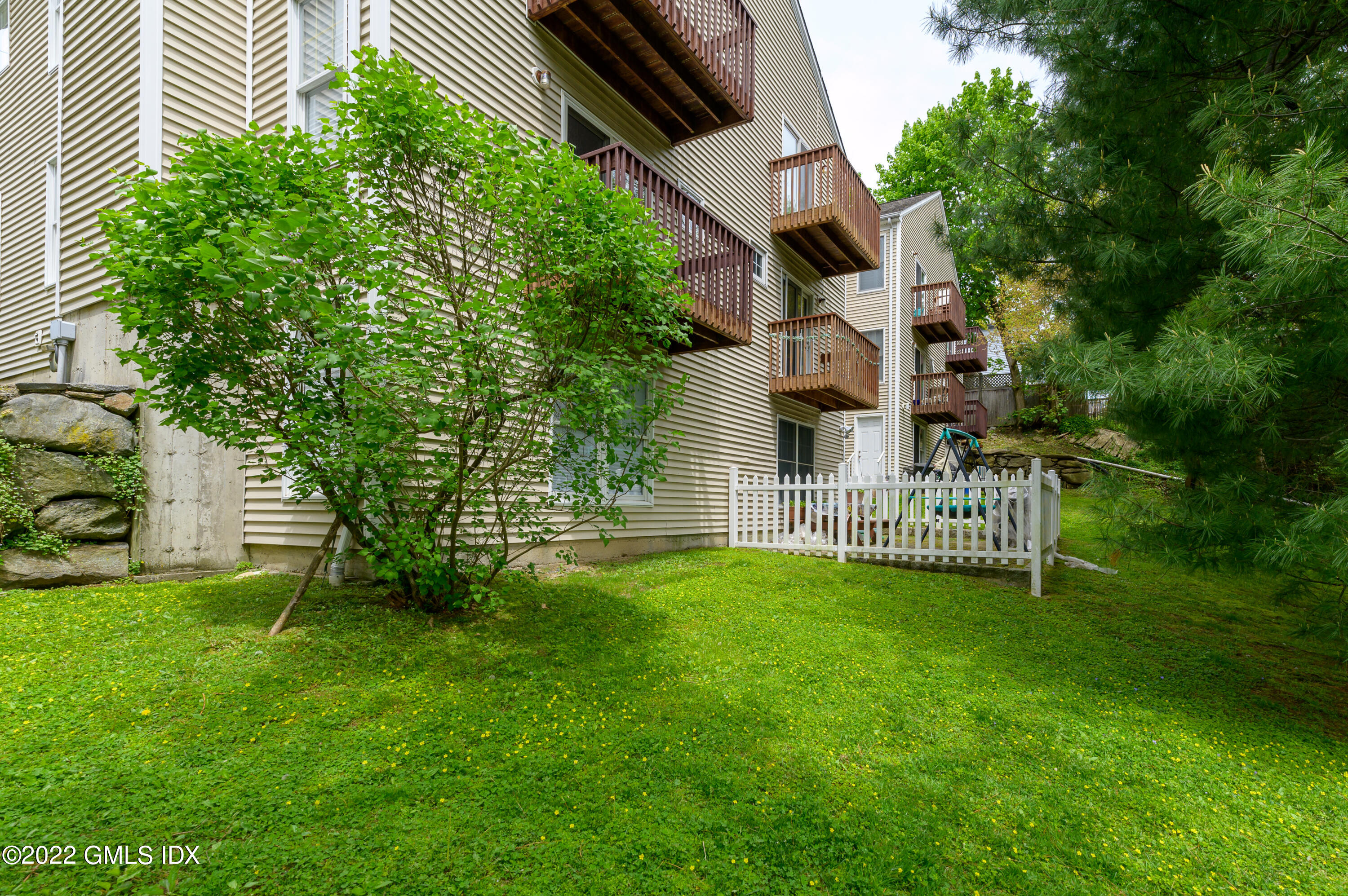 53 Rodwell Avenue, Unit B Greenwich, CT 06830 - Photo 30 of 33 a view of a back yard