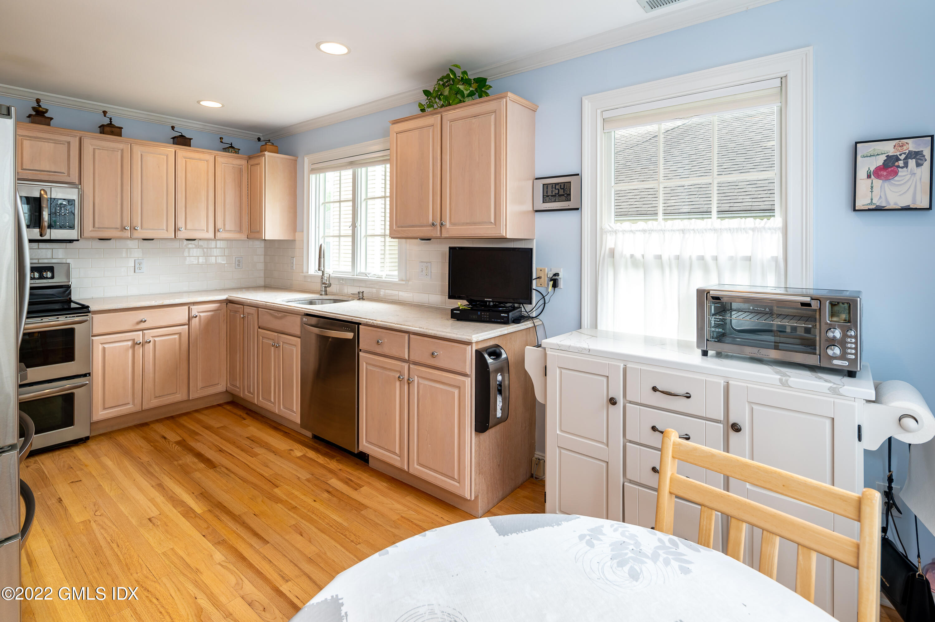 53 Rodwell Avenue, Unit B Greenwich, CT 06830 - Photo 4 of 33 a kitchen with a stove a sink and a microwave