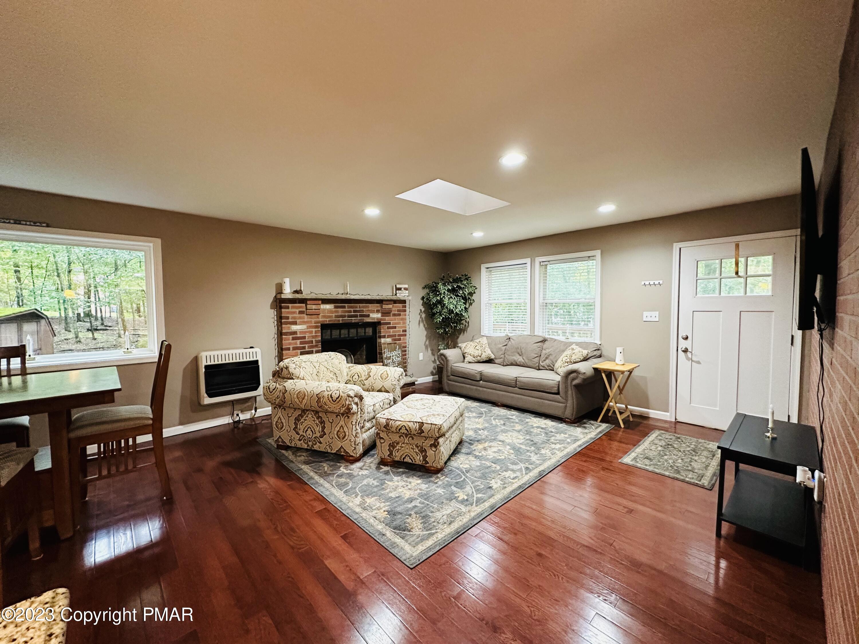 124 Rabbit Court Bushkill, PA 18324 - Photo 2 of 25 IMG-2705