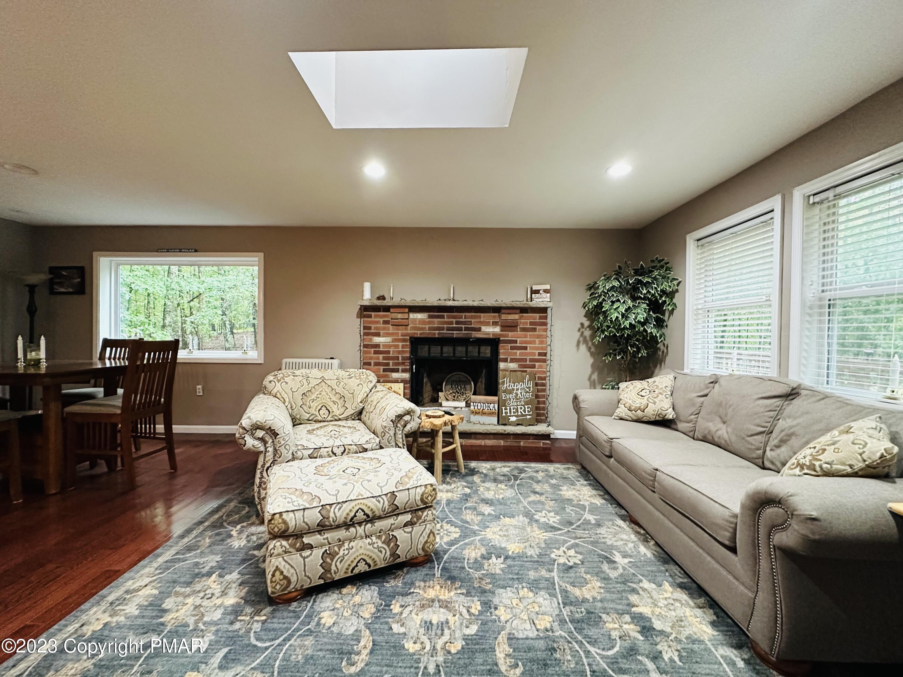 124 Rabbit Court Bushkill, PA 18324 - Photo 3 of 25 IMG-2707 (1)