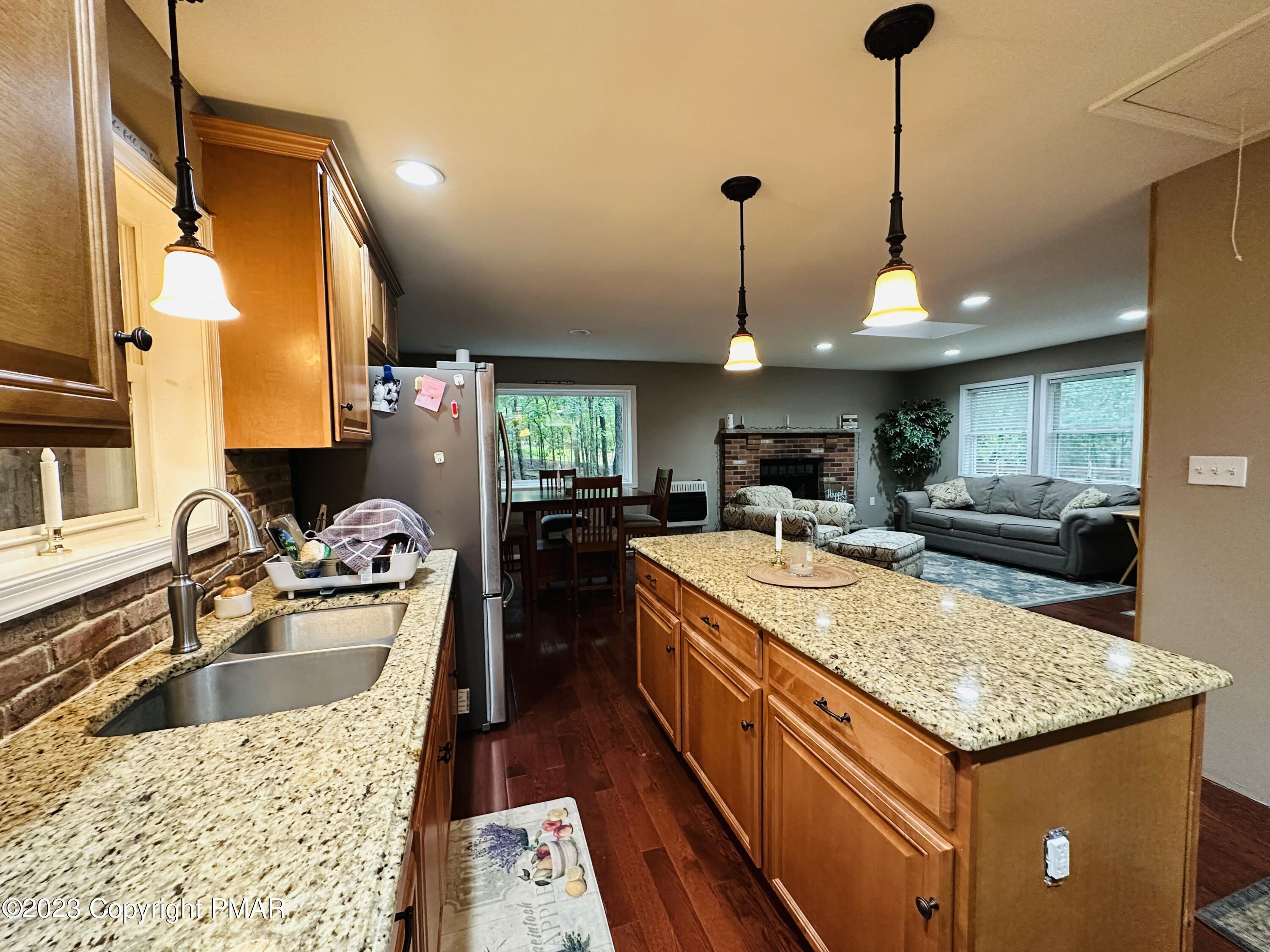 124 Rabbit Court Bushkill, PA 18324 - Photo 5 of 25 IMG-2701 (1)