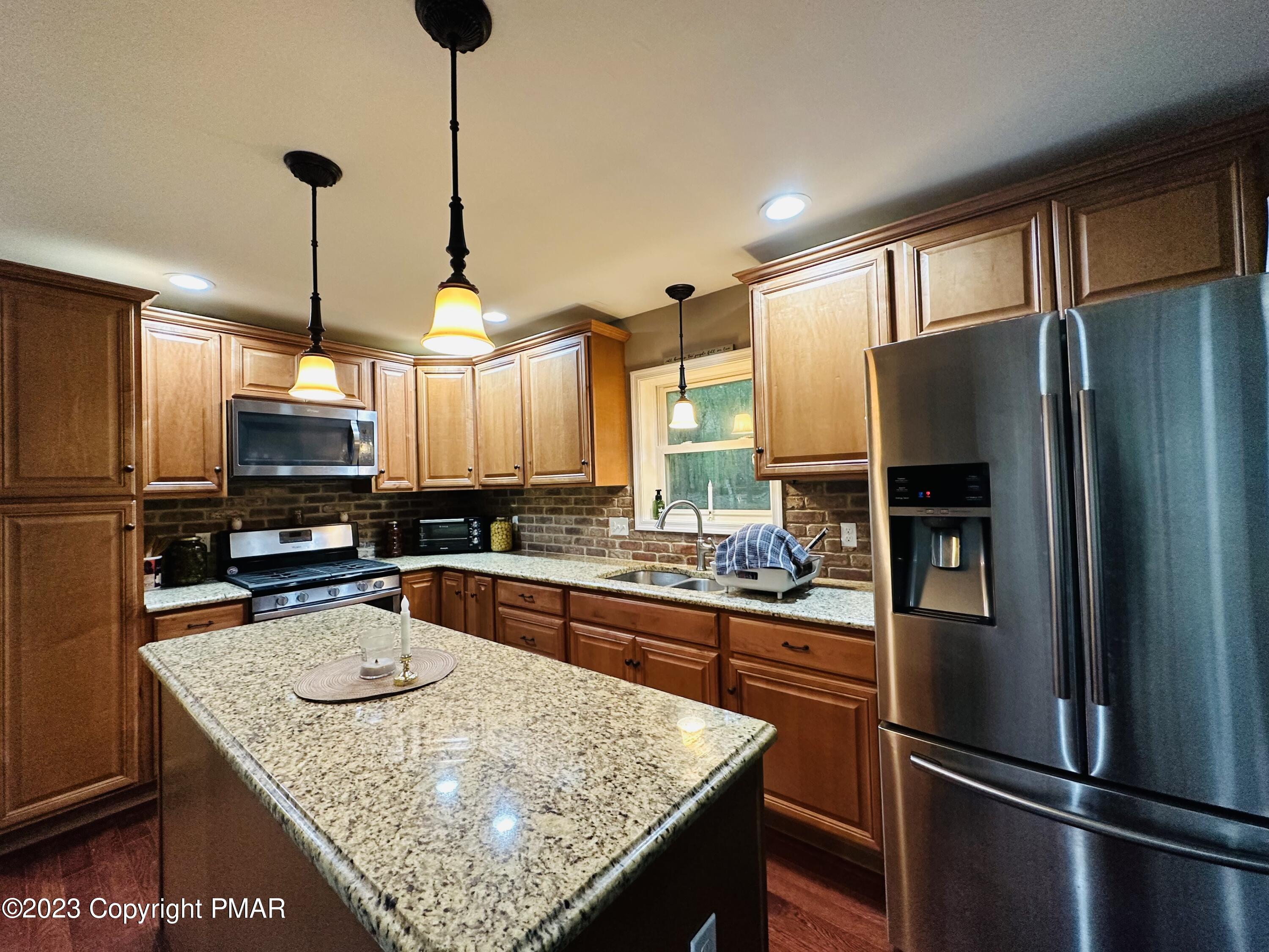 124 Rabbit Court Bushkill, PA 18324 - Photo 6 of 25 IMG-2702 (1)