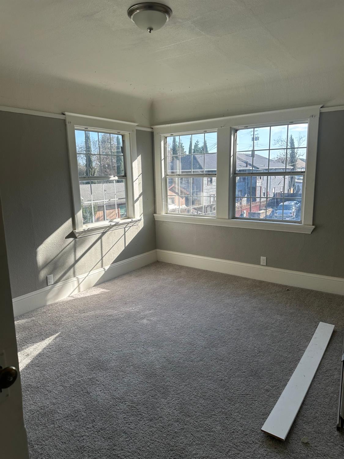 14055 River Road Walnut Grove, CA 95690 - Photo 29 of 55 an empty room with windows