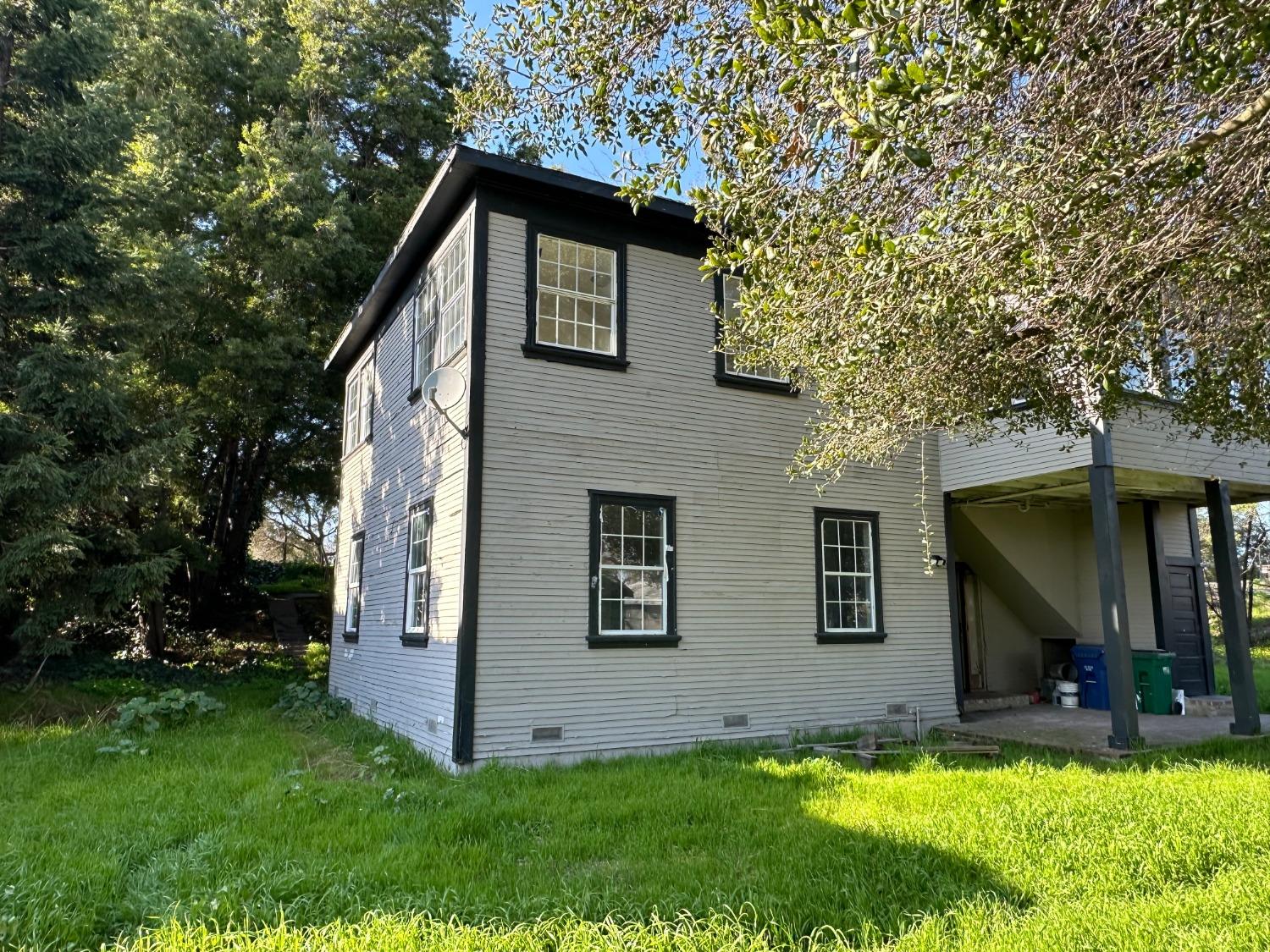 14055 River Road Walnut Grove, CA 95690 - Photo 4 of 55 a front view of house with yard and trees in the background