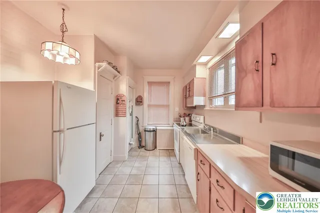 $279,000 | 30 South 16th Street, Wilson, PA 18042