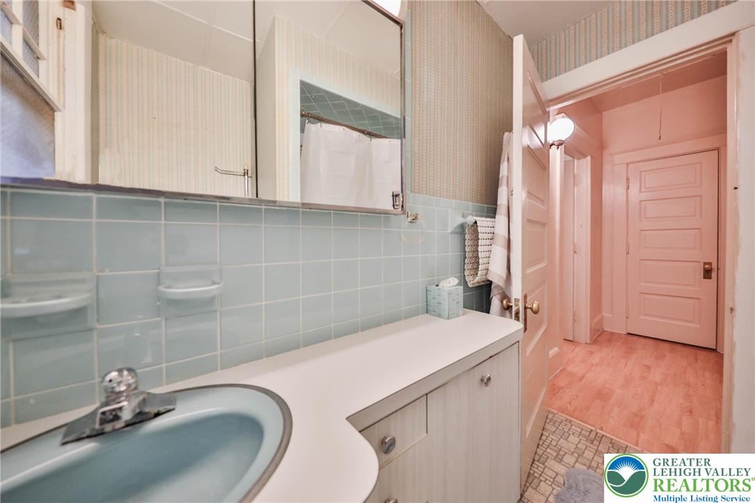 30 South 16th Street Wilson, PA 18042 - Photo 23 of 61