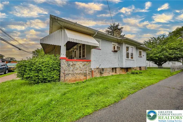 $279,000 | 30 South 16th Street, Wilson, PA 18042