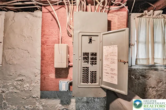 $279,000 | 30 South 16th Street, Wilson, PA 18042