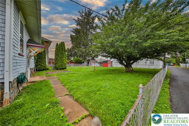 $279,000 | 30 South 16th Street, Wilson, PA 18042