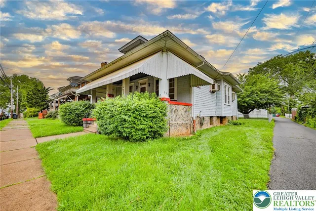 $279,000 | 30 South 16th Street, Wilson, PA 18042