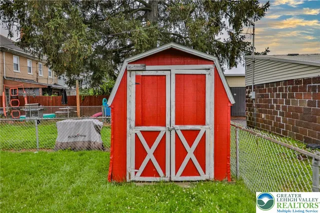 $279,000 | 30 South 16th Street, Wilson, PA 18042