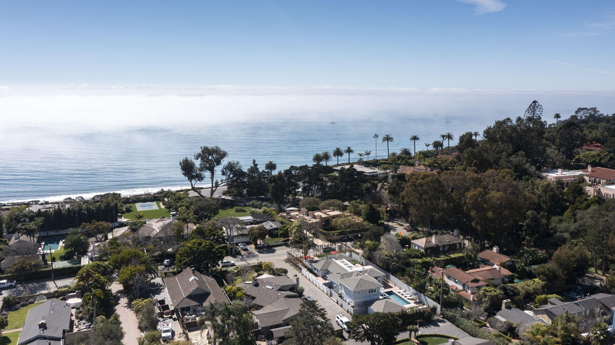 an aerial view of multiple house