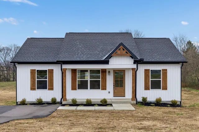 $305,000 | 1015 Landing Lane, Adams, TN 37010