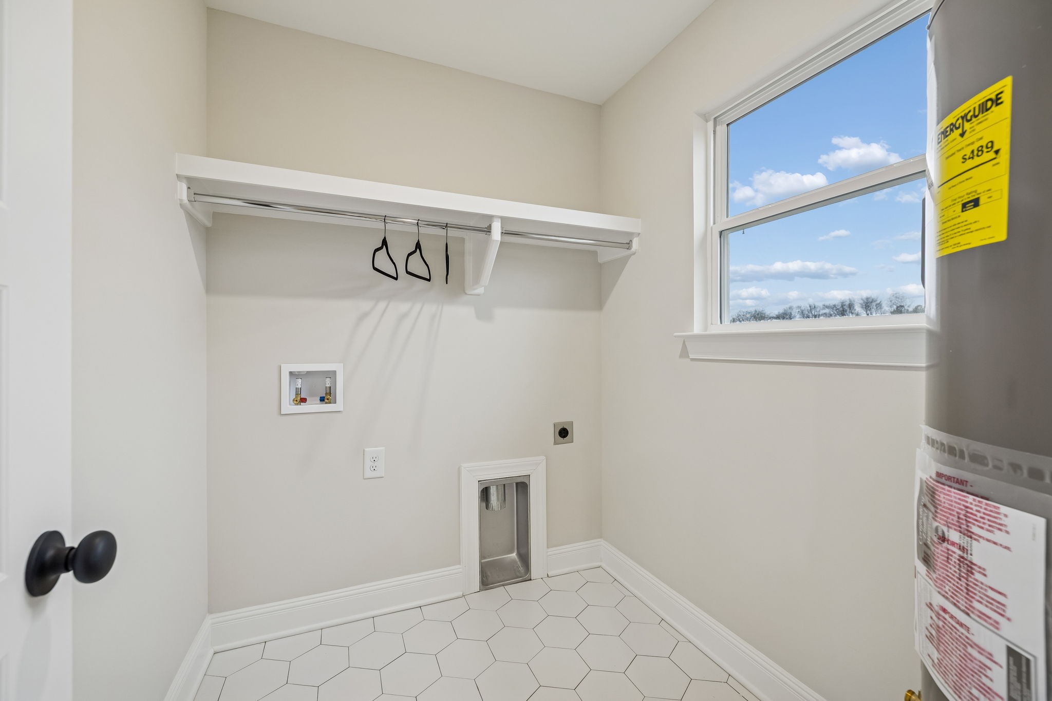 1015 Landing Lane Adams, TN 37010 - Photo 12 of 27 a view of an entryway
