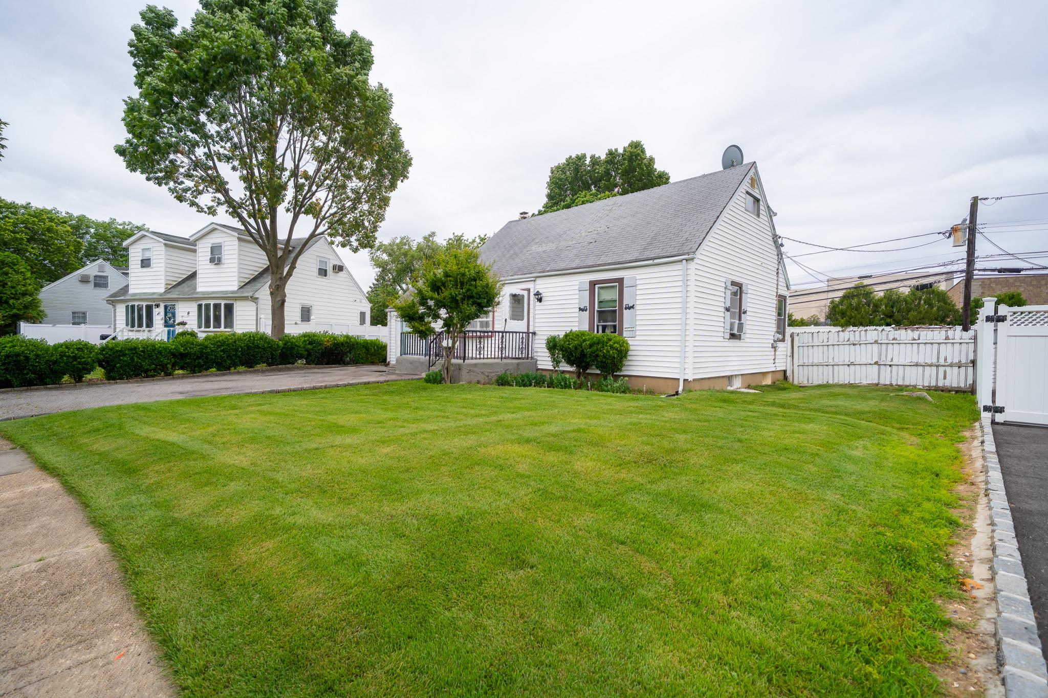 47 Cardinal Road Levittown, NY 11756 - Photo 27 of 27