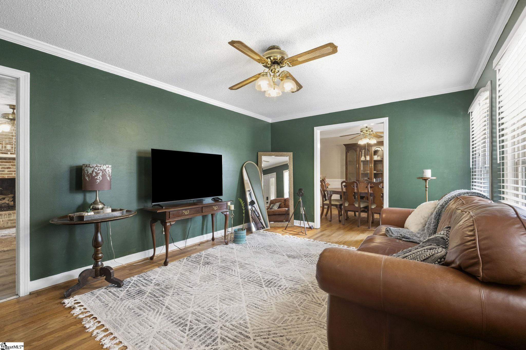 6 Chelsea Circle Greenville, SC 29605 - Photo 3 of 32