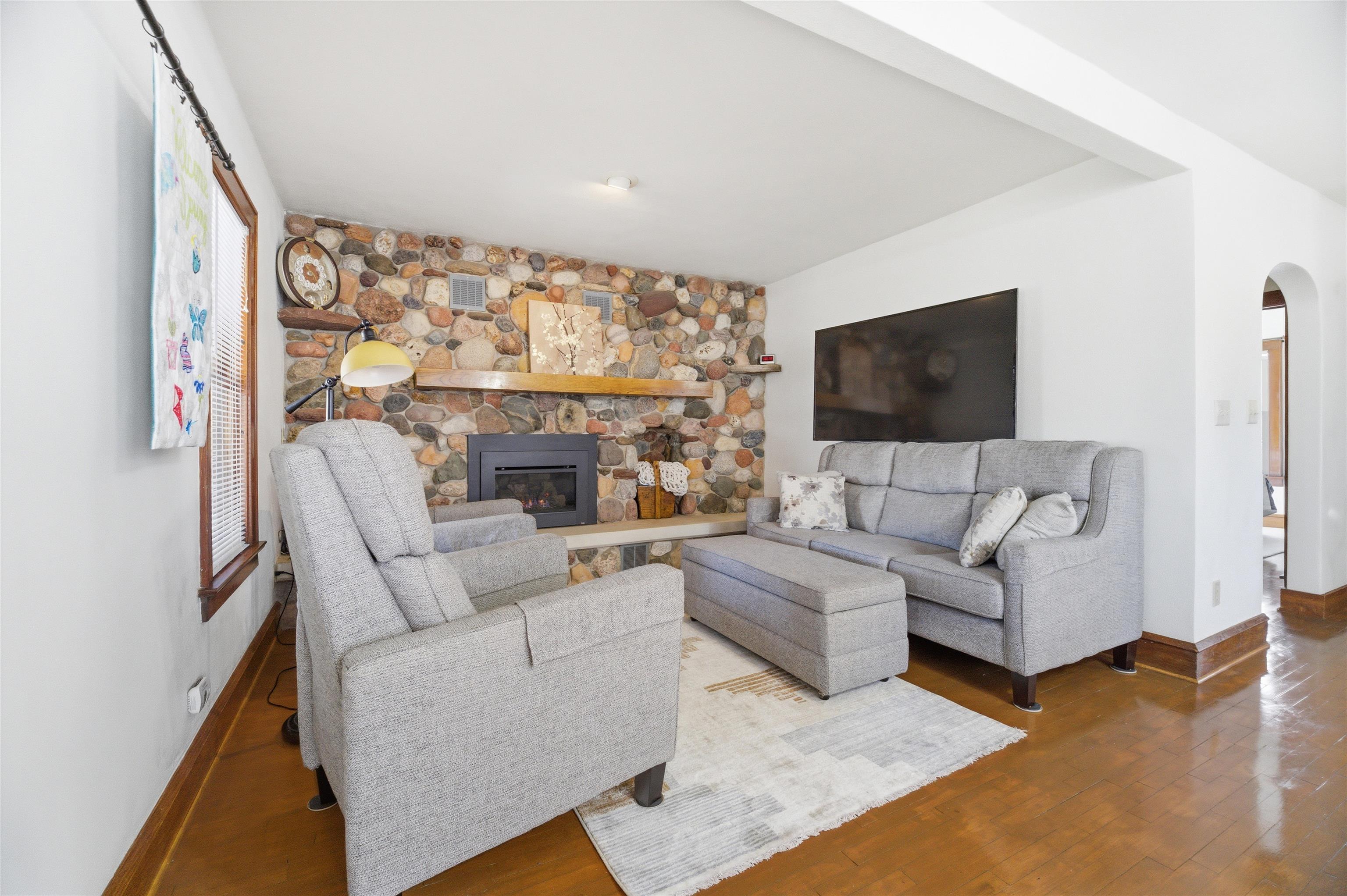 1306 South Lawe Street Appleton, WI 54915 - Photo 5 of 29