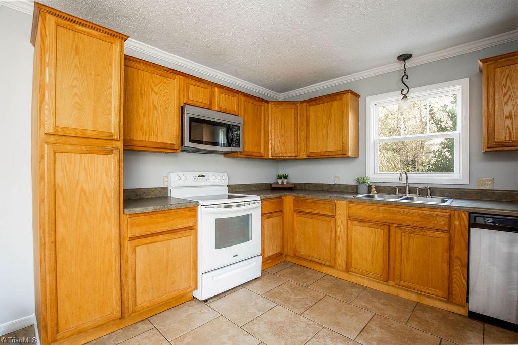 221 Delk Road Lexington, NC 27292 - Photo 4 of 19 Gallery Image 4