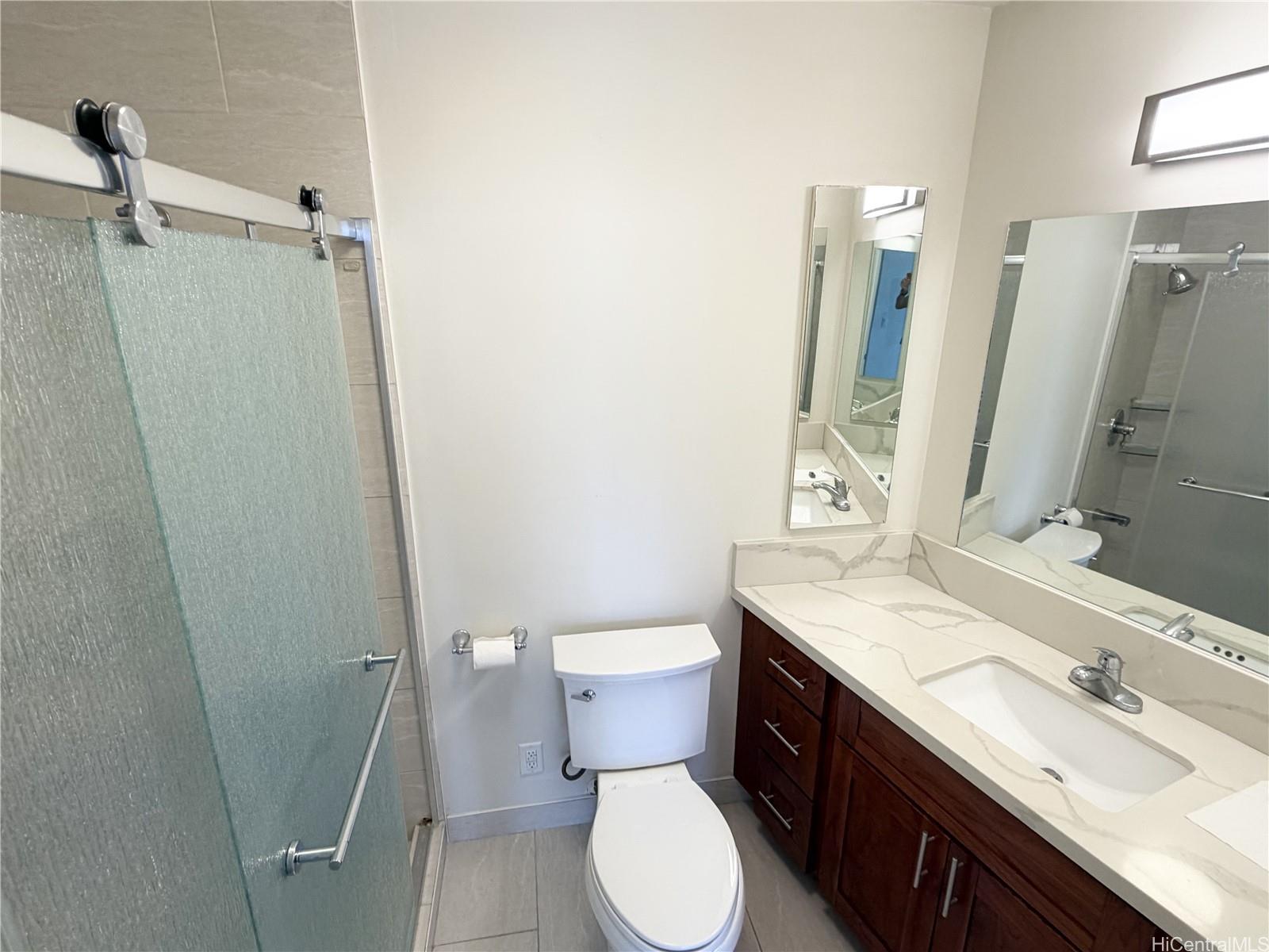 469 Ena Road, Unit 2103 Honolulu, HI 96815 - Photo 8 of 22 Primary Bathroom