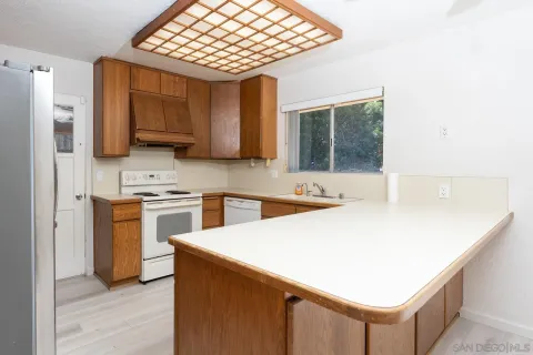 $1,350,000 | 4975 Whipple Way, San Diego, CA 92122