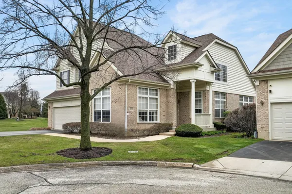 $639,900 | 2072 Inverness Drive, Vernon Hills, IL 60061