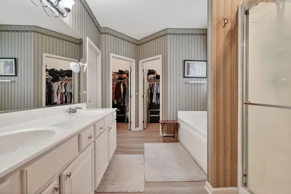 $639,900 | 2072 Inverness Drive, Vernon Hills, IL 60061