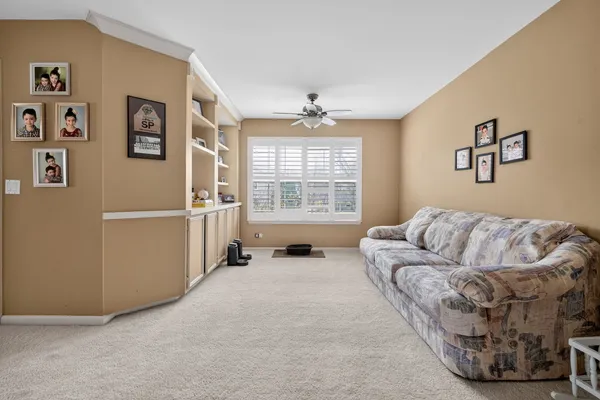 $639,900 | 2072 Inverness Drive, Vernon Hills, IL 60061