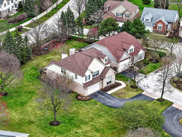 $639,900 | 2072 Inverness Drive, Vernon Hills, IL 60061