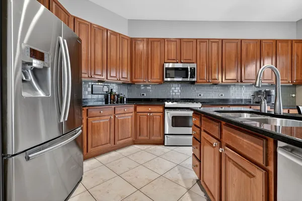 $639,900 | 2072 Inverness Drive, Vernon Hills, IL 60061