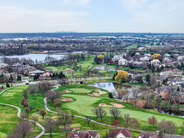 $639,900 | 2072 Inverness Drive, Vernon Hills, IL 60061