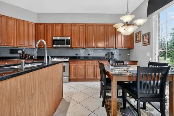 $639,900 | 2072 Inverness Drive, Vernon Hills, IL 60061