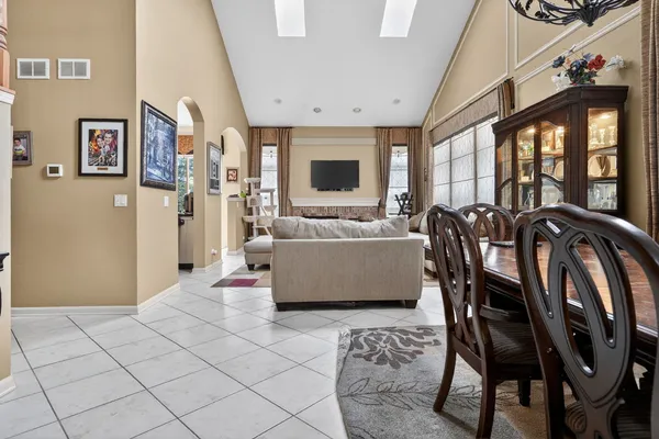 $639,900 | 2072 Inverness Drive, Vernon Hills, IL 60061