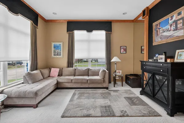 $639,900 | 2072 Inverness Drive, Vernon Hills, IL 60061