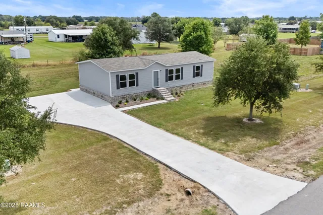 $164,900 | 250 Oak Manor, Rayne, LA 70578