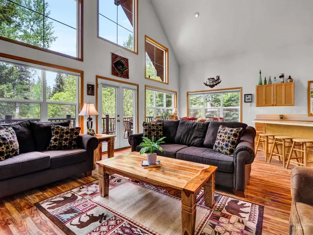 $909,000 | 910 Camas Place, McCall, ID 83638