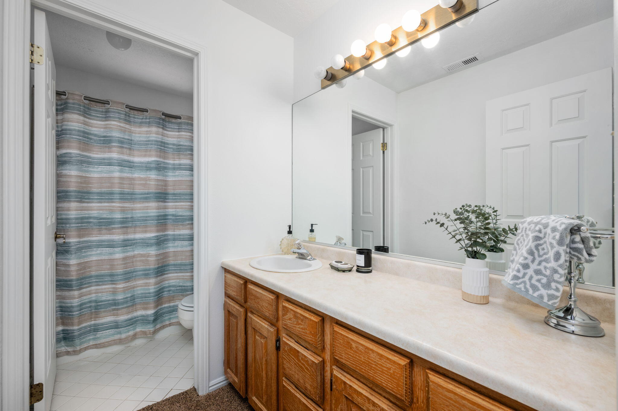 1015 South 1015 S River Road, Unit 6 St. George, UT 84790 - Photo 17 of 21 Main bath