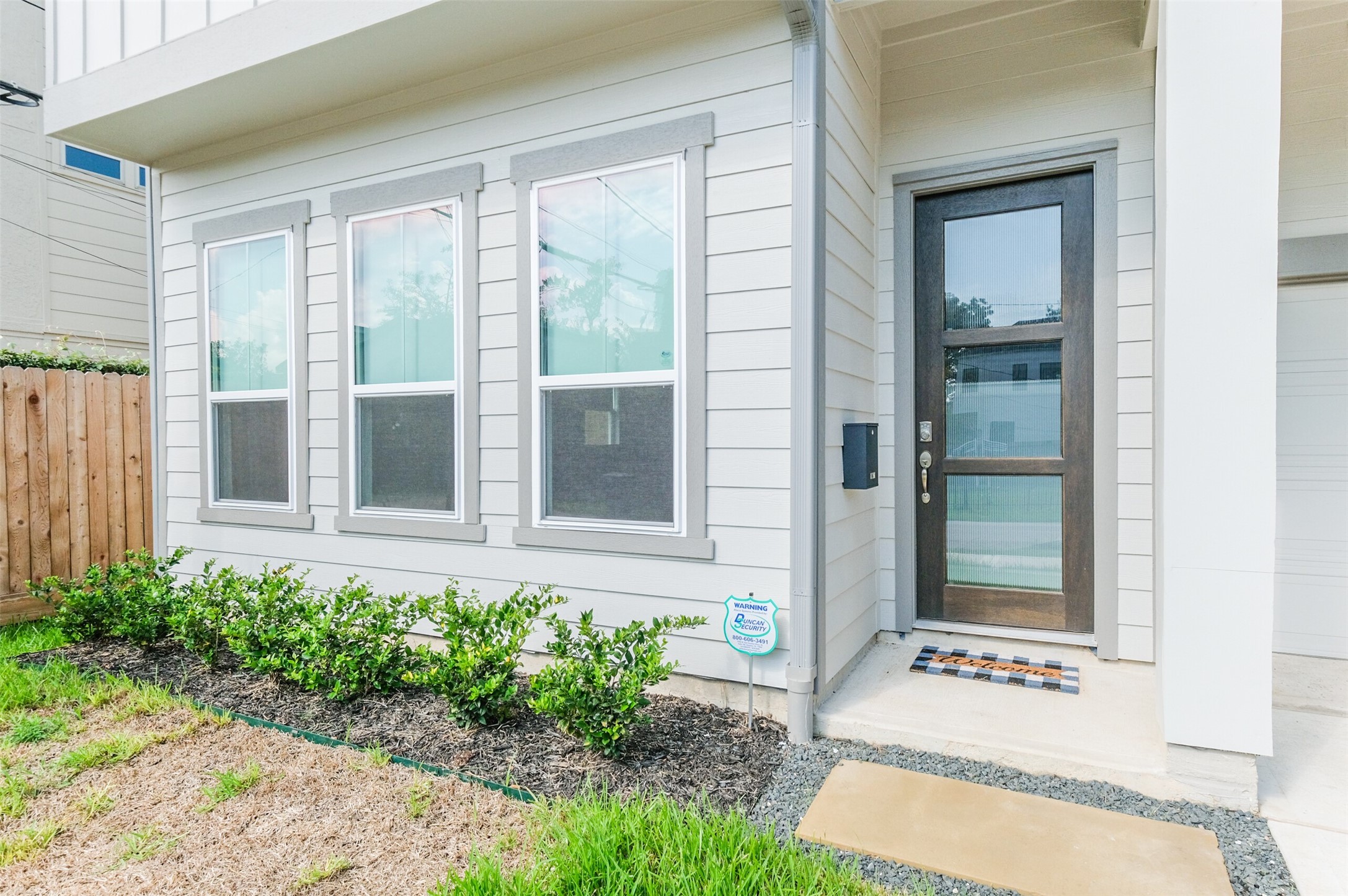 307 Parker Street Houston, TX 77007 - Photo 2 of 25 a front view of a house with a yard