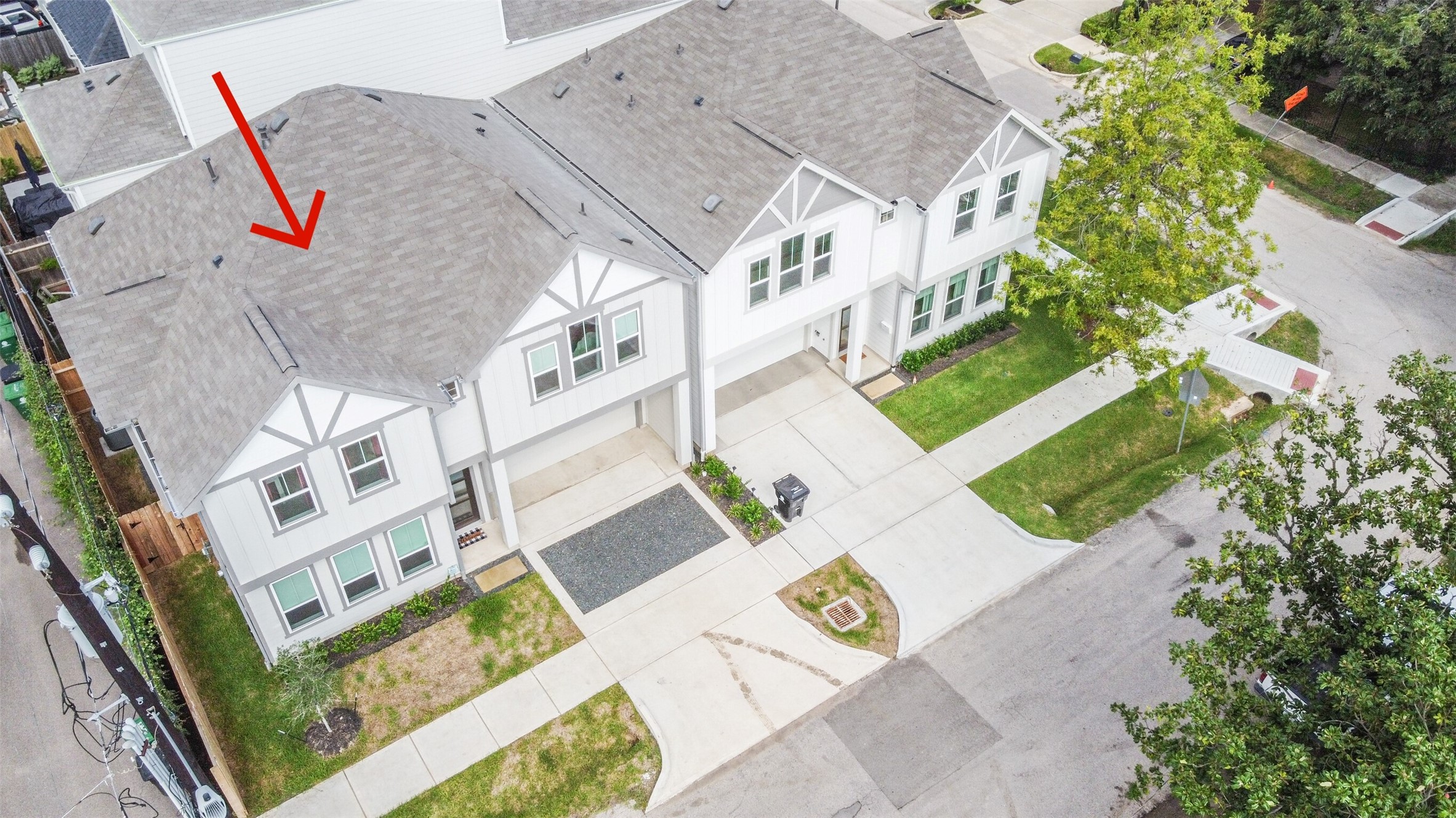 307 Parker Street Houston, TX 77007 - Photo 21 of 25 an aerial view of a residential apartment building with a yard