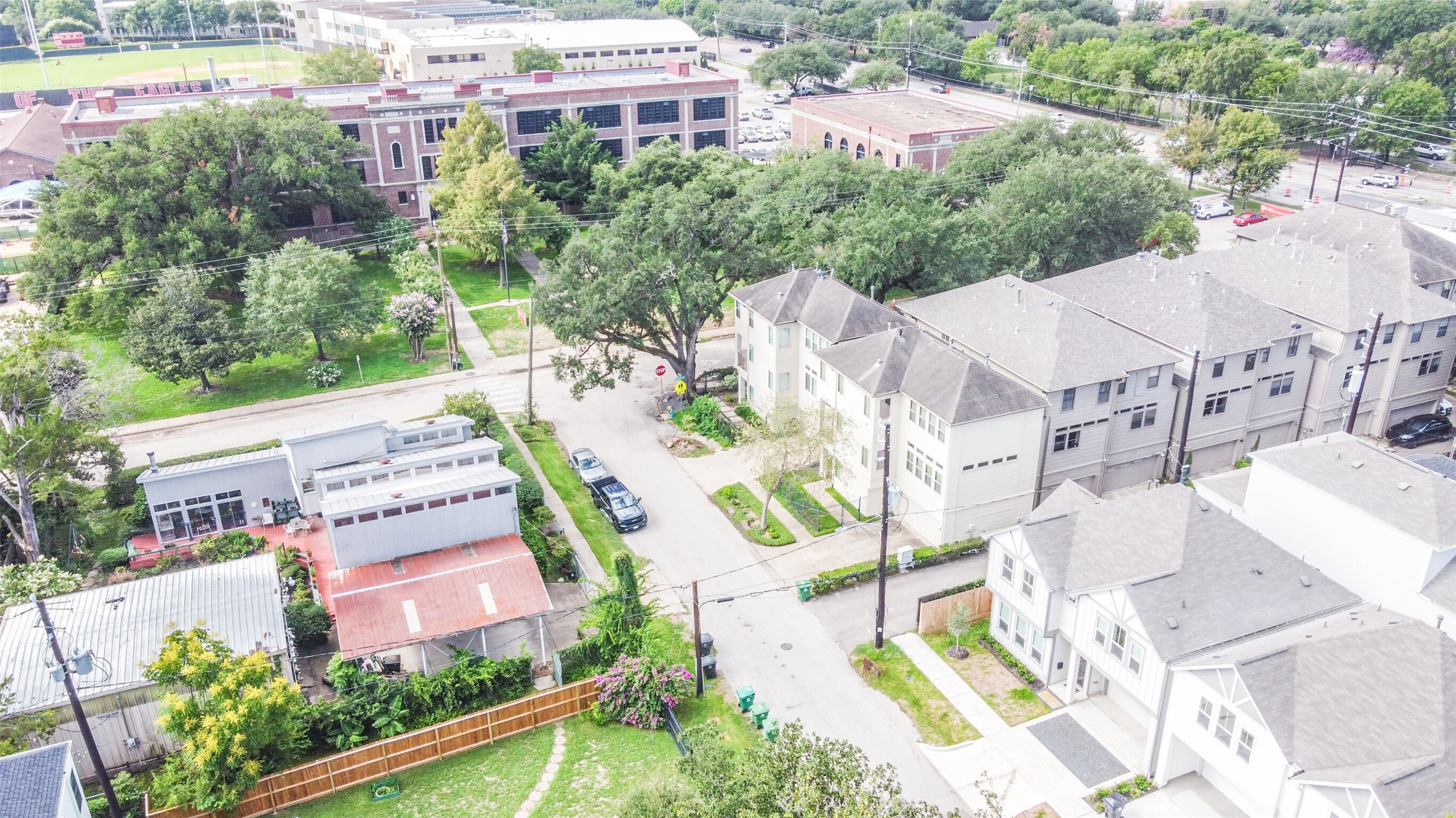 307 Parker Street Houston, TX 77007 - Photo 22 of 25 an aerial view of residential houses with outdoor space and parking
