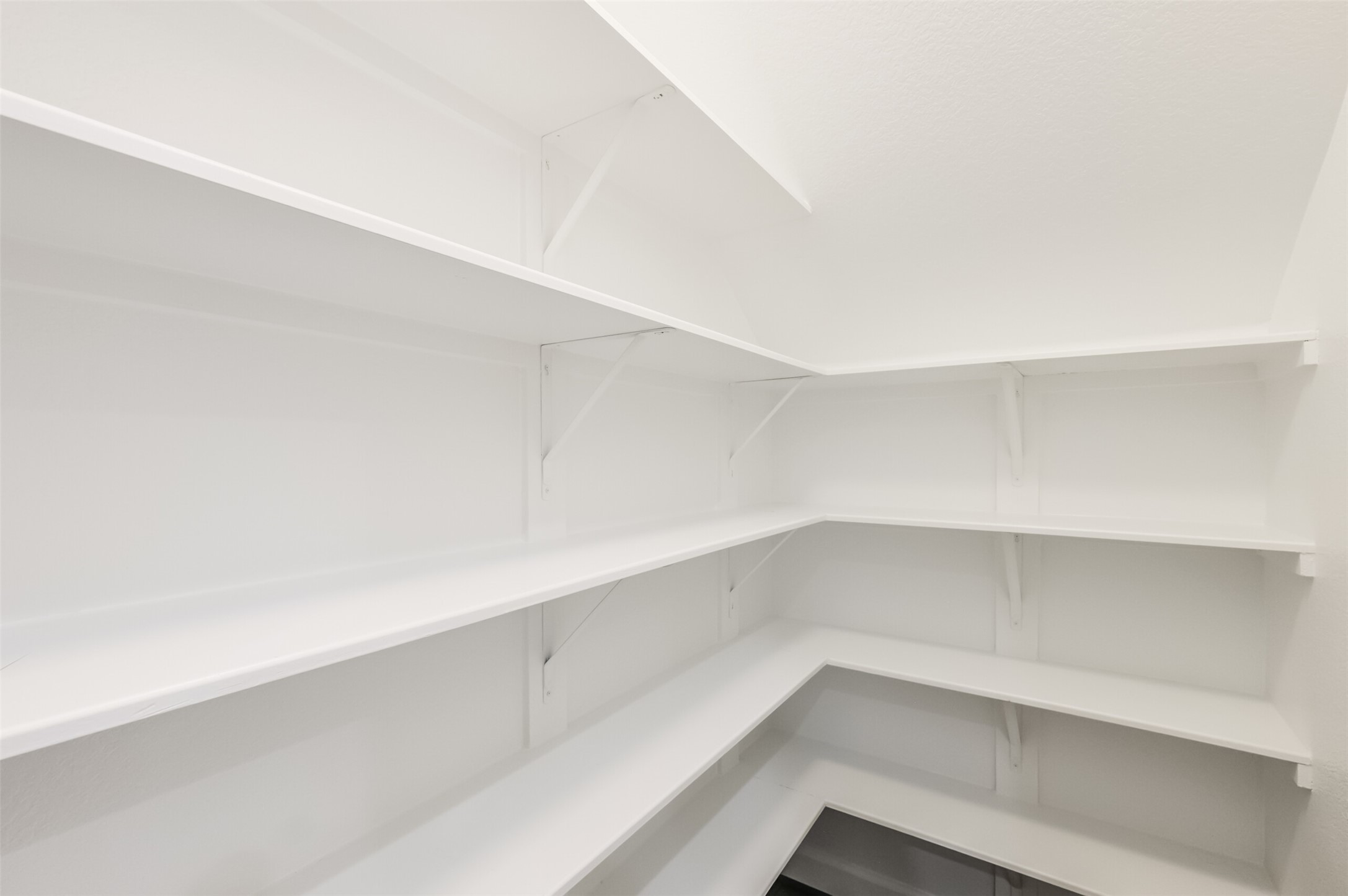 307 Parker Street Houston, TX 77007 - Photo 8 of 25 a view of an empty room