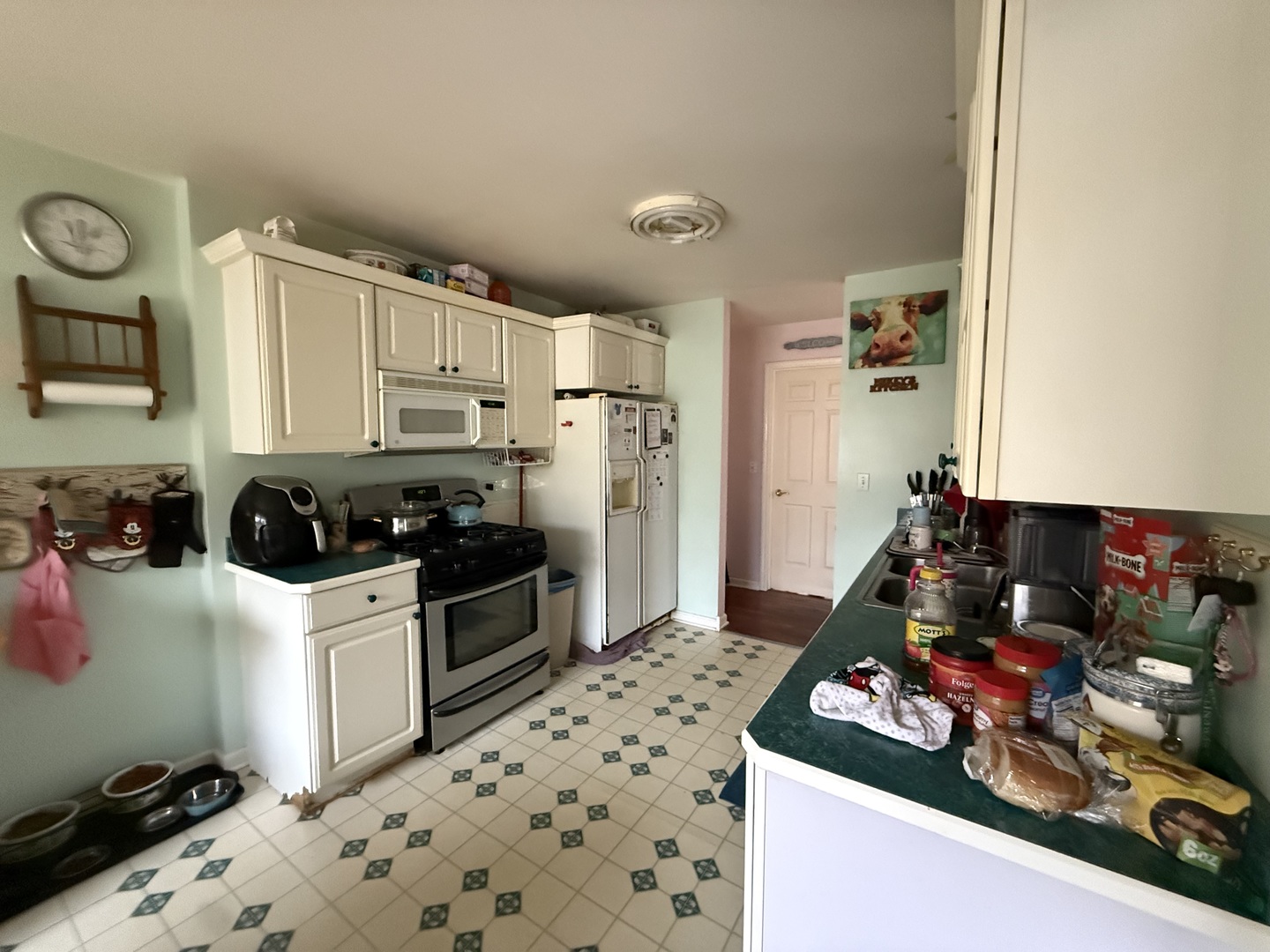 Undisclosed Address Itasca, IL 60143 - Photo 7 of 16 a kitchen with a refrigerator and a stove top oven