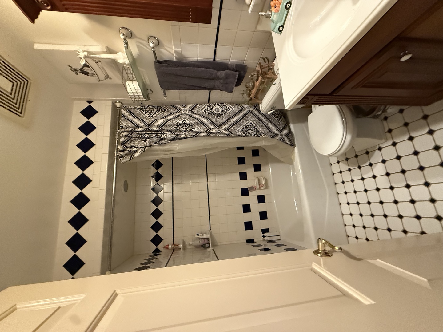 Undisclosed Address Itasca, IL 60143 - Photo 10 of 16 a bathroom with a bathtub and shower