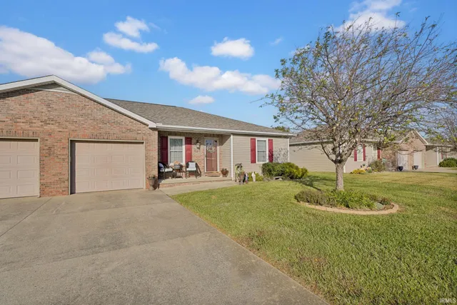 $206,900 | 525 South 8th Avenue, Haubstadt, IN 47639