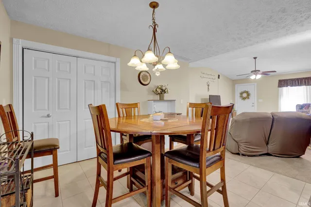 $206,900 | 525 South 8th Avenue, Haubstadt, IN 47639