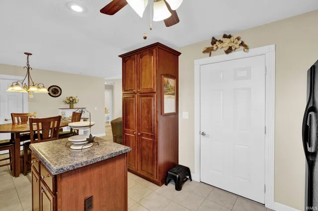 $206,900 | 525 South 8th Avenue, Haubstadt, IN 47639