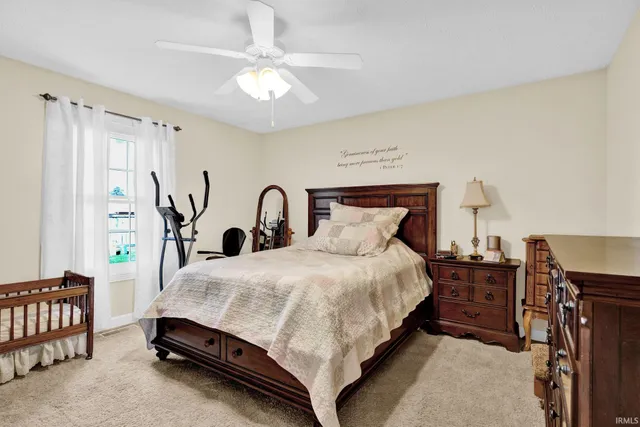 $206,900 | 525 South 8th Avenue, Haubstadt, IN 47639