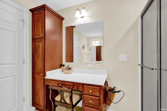 $206,900 | 525 South 8th Avenue, Haubstadt, IN 47639