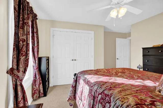 $206,900 | 525 South 8th Avenue, Haubstadt, IN 47639