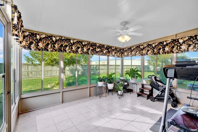 $206,900 | 525 South 8th Avenue, Haubstadt, IN 47639